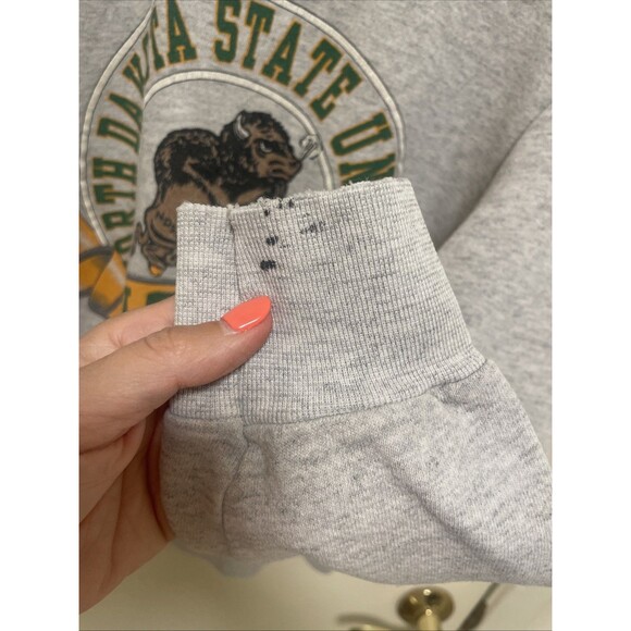 vintage UNIVERSITY OF NORTH DAKOTA CREWNECK SWEATSHIRT Bison 1980 M/L - Picture 7 of 9